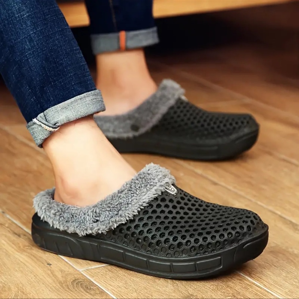 Universal slippers for winter very hot and looks great